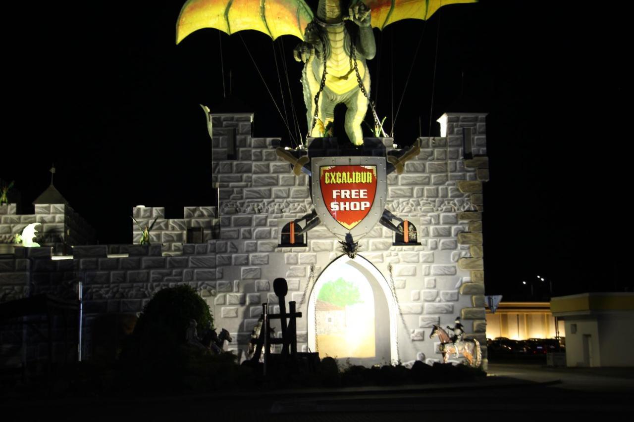 Merlin'S Camp Znojmo Extérieur photo